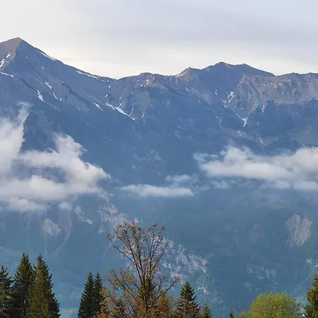 Bergchalet Mit Panoramablick Nahe Brienz